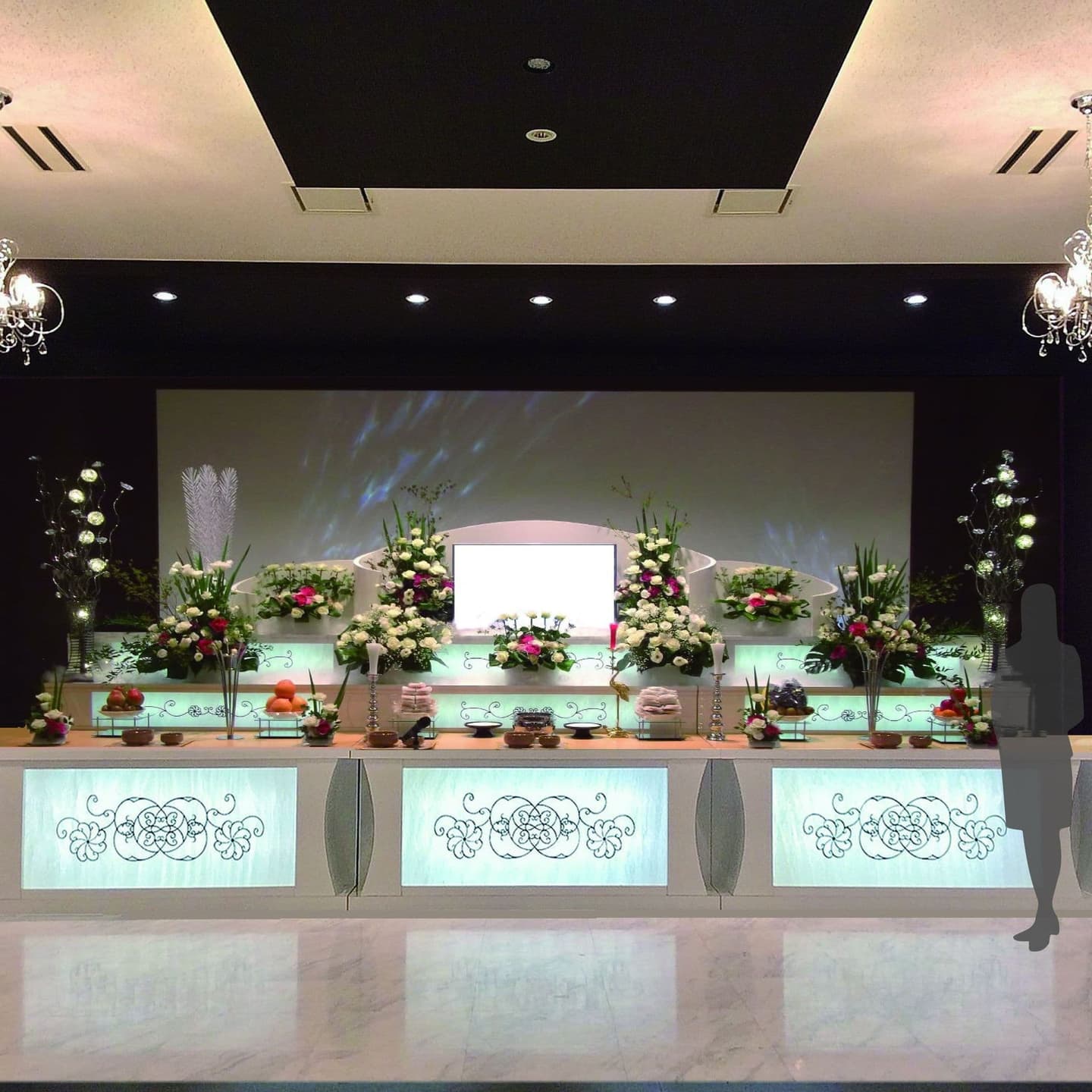 白バラを使った洋風花祭壇