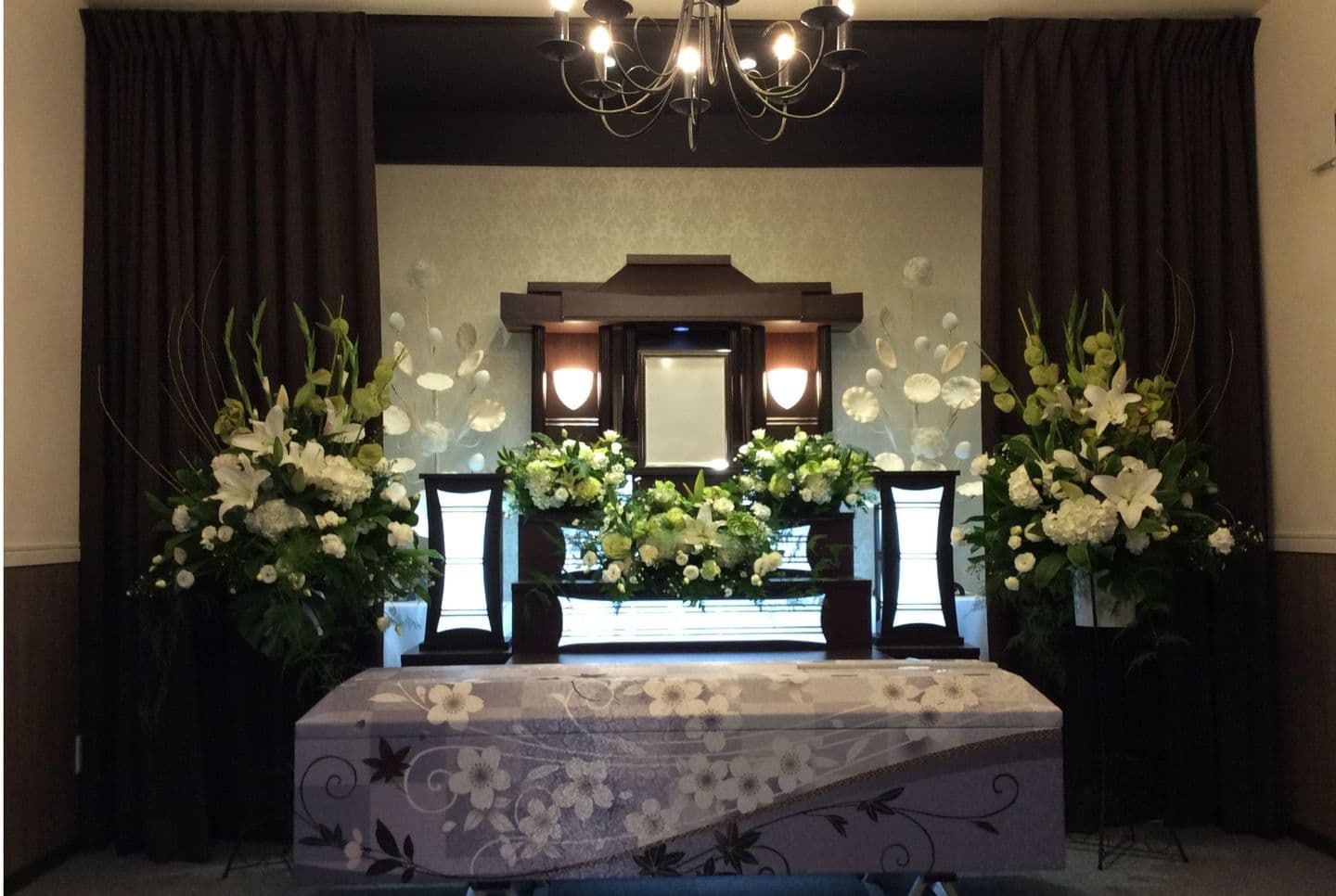 フローラルホール家族葬祭壇例