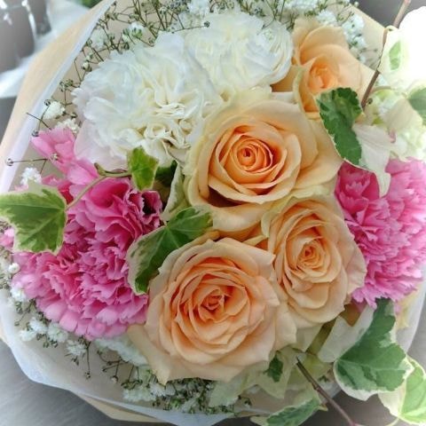 優しい色の花嫁ミニブーケ