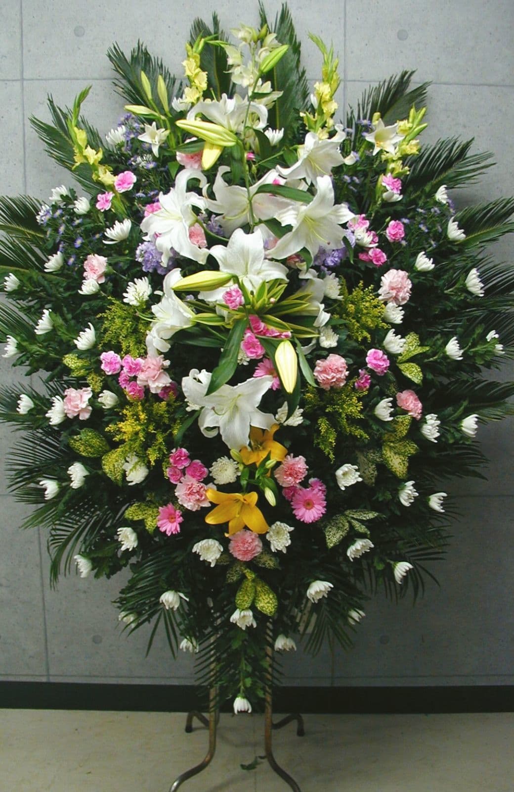 葬儀のお供えスタンド花